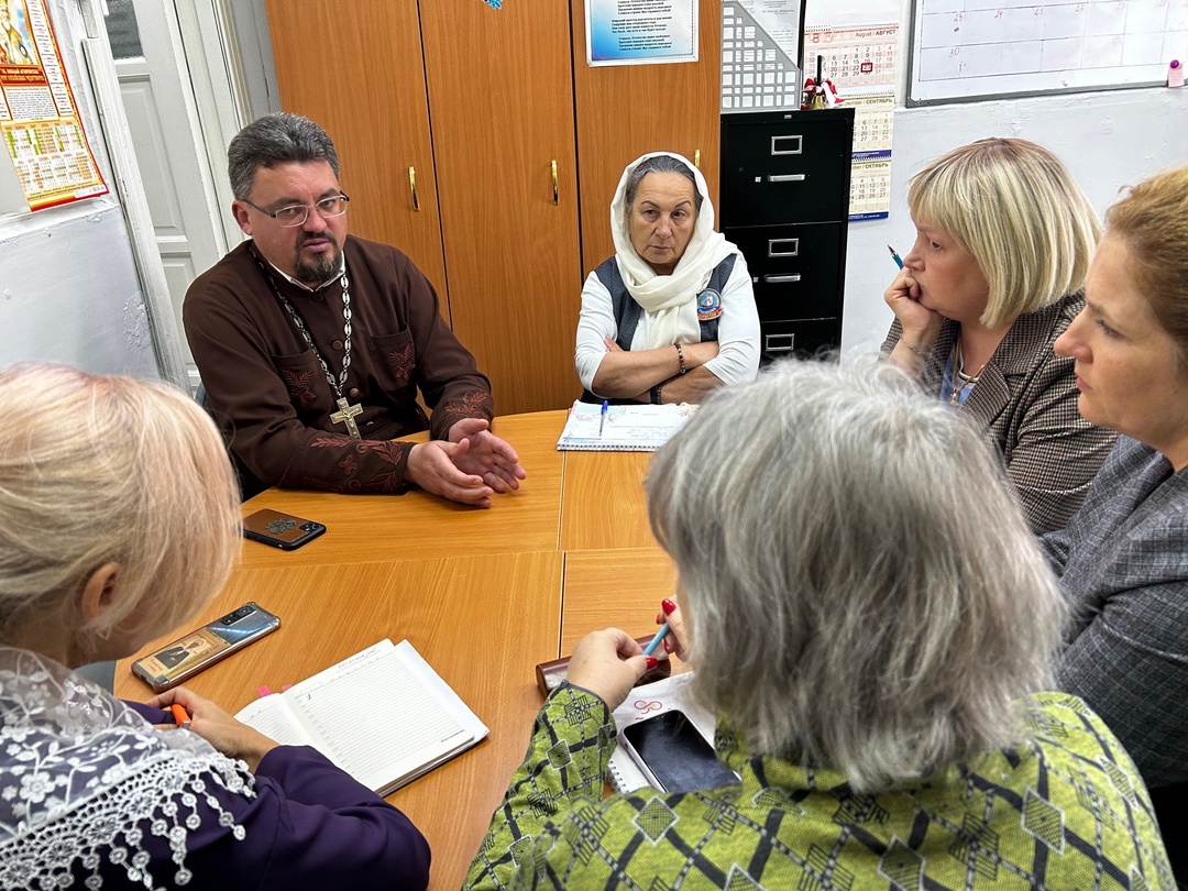 Представители Православной гимназии города Енисейска обратились в городской Совет депутатов с вопросами по организации хозяйственной деятельности учреждения..