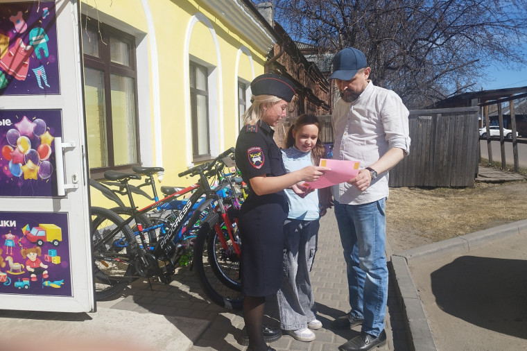 В енисейских торговых точках велотранспорта и средств индивидуальной мобильности прошли консультации по дорожной безопасности. В енисейских торговых точках велотранспорта и средств индивидуальной мобильности прошли консультации по дорожной безопасности.